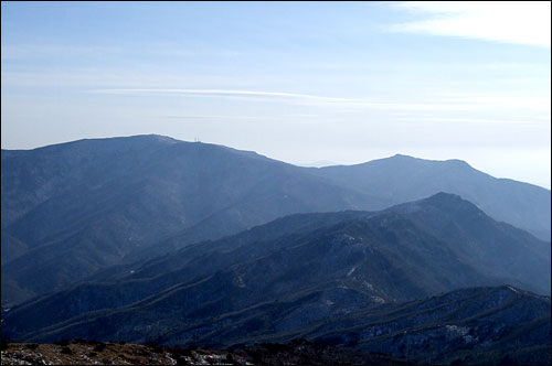 만복대에서는 지리산의 줄기가 다 보입니다. 저기는 노고단입니다. 